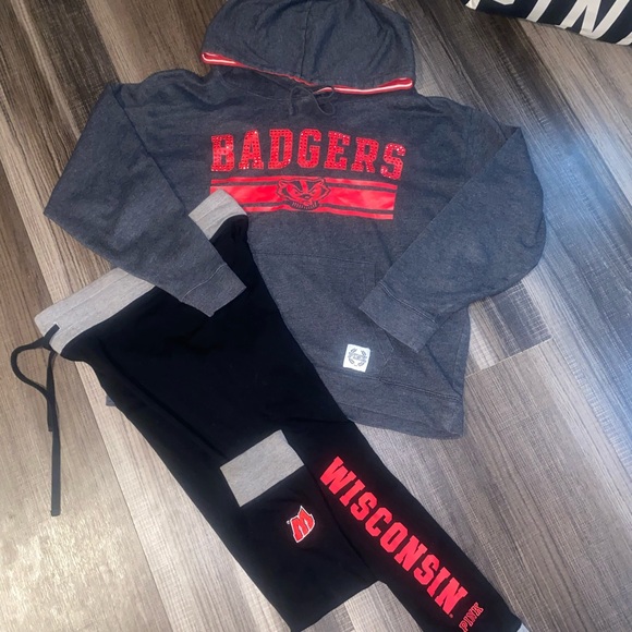 Wisconsin Badgers Hoodie and Joggers Set - Picture 10 of 13